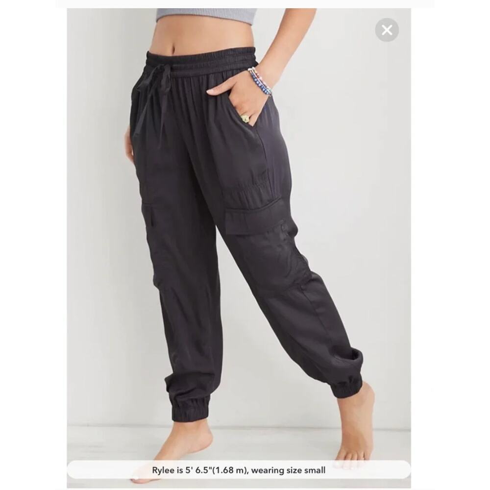 Aerie Satin Gray Cargo Joggers size Medium